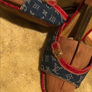 Crocodile sandals with jeans, good condition